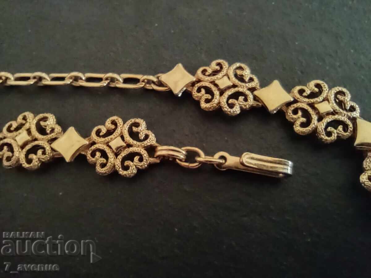 Auction  Necklace chain jewelry with AVON stamp