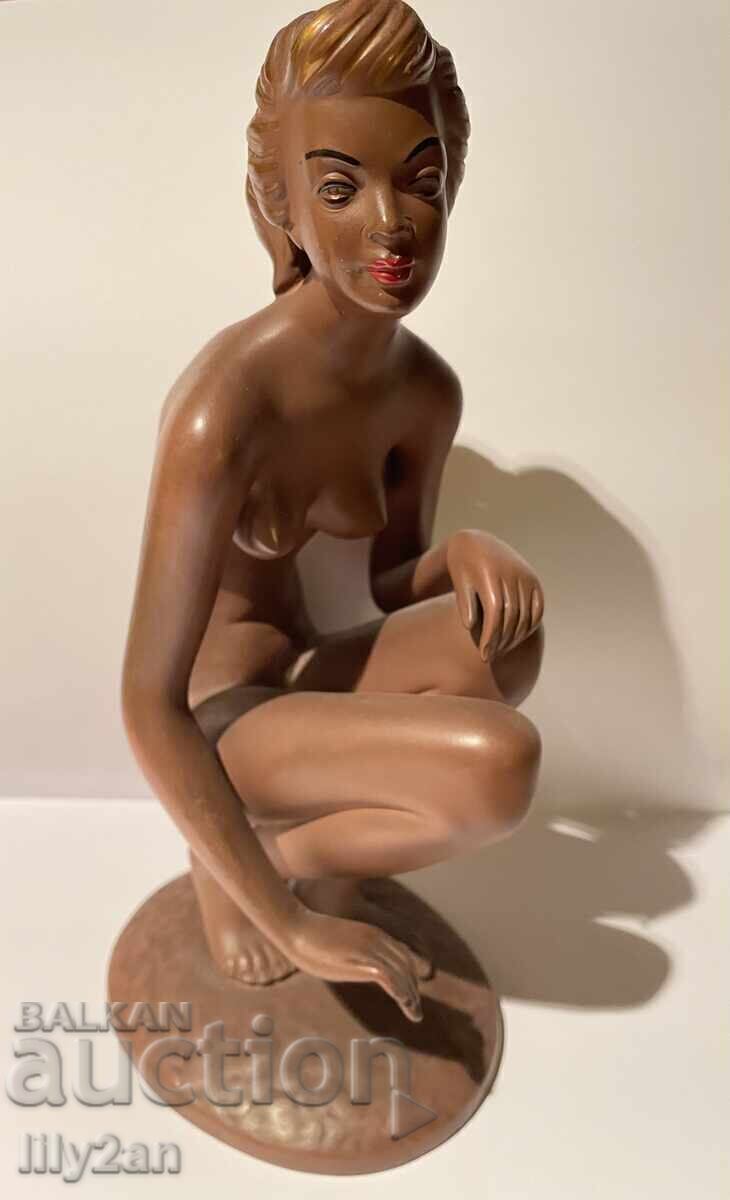 Figurină ceramică vintage pentru femei cu preț € 40.00 | 78.23 BGN