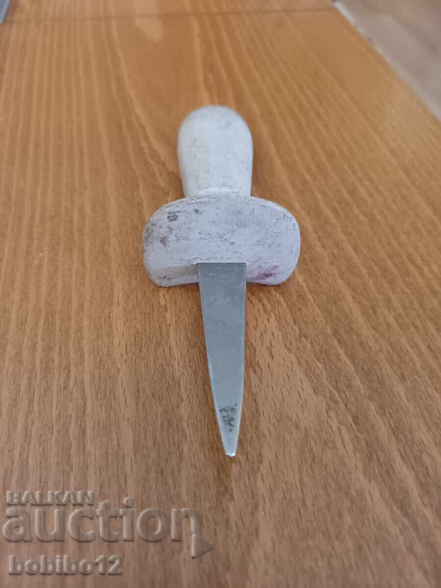 Cuțit pentru stridii cu preț € 4.00 | 7.82 BGN