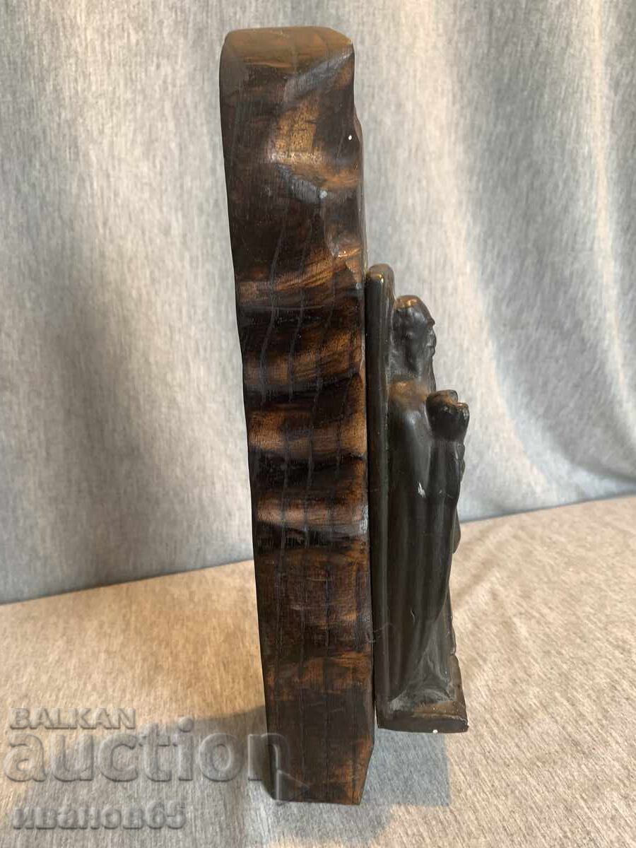 Delivery of figurine figure