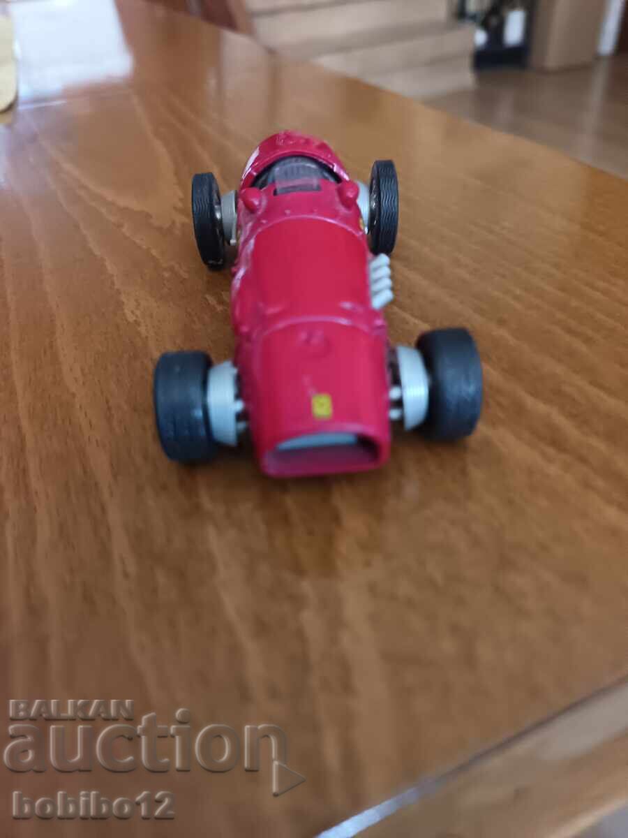 Ferrari 500 F2 1952 Formula 1 car 1:35 с цена € 20.00 | 39.12 лв.