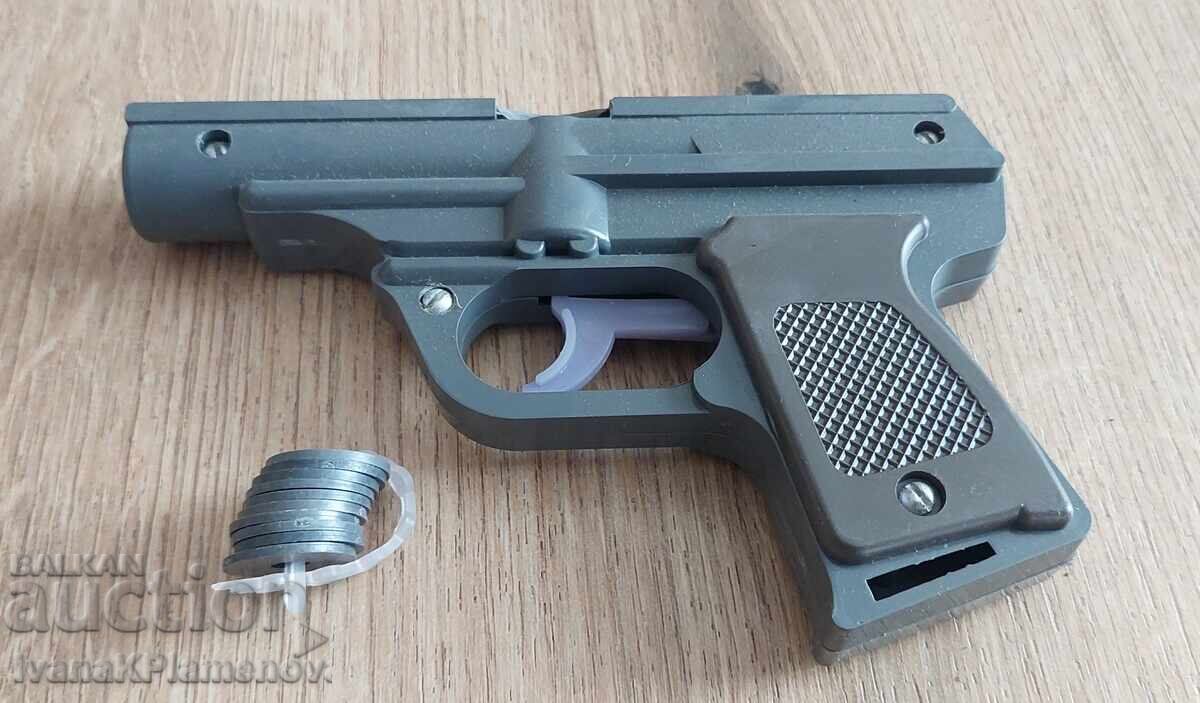 Licitație Pistol jucărie nou, cu cutia originală din perioada socialistă, pentru colecționari