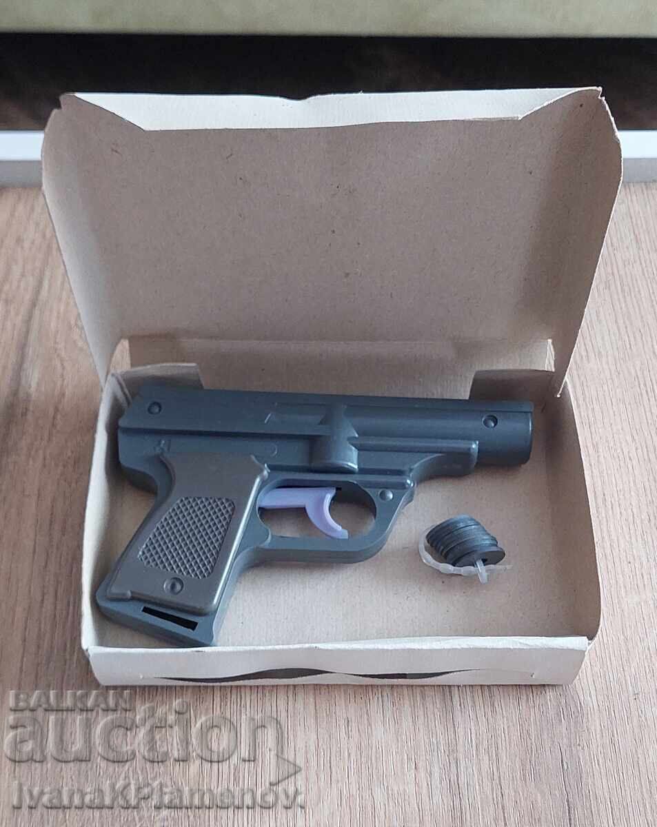 Pistol jucărie nou, cu cutia originală din perioada socialistă, pentru colecționari