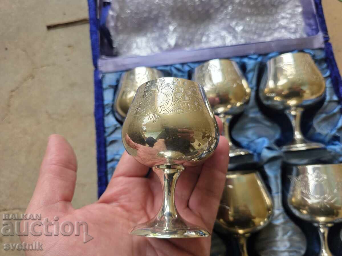Lot 6 broya Stari Angliĭski Posrebreni Chashi za Alkokhol με τιμή € 59.00 | 115.39 BGN Lot 6 broya Stari Angliĭski Posrebreni Chashi za Alkokhol με τιμή € 59.00 | 115.39 BGN