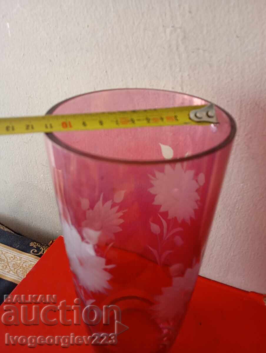 Auction Vintage glass vase Auction Vintage glass vase