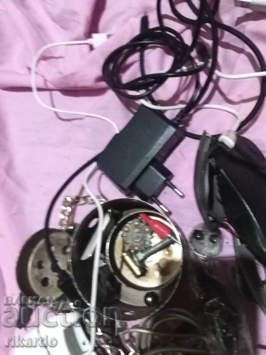 Lot încărcătoare și altele cu preț € 3.00 | 5.87 BGN
