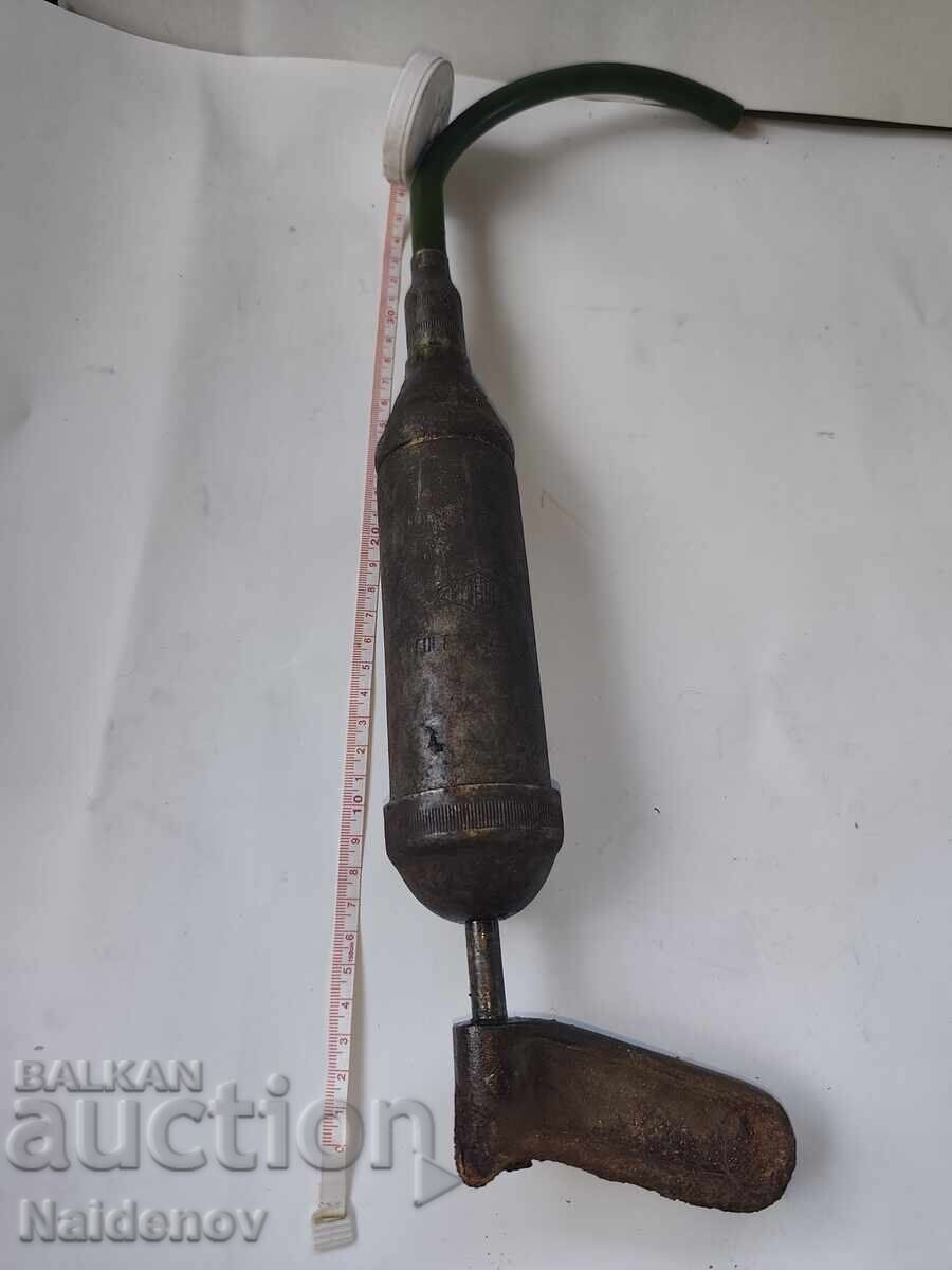 Grease gun USSR markings with price € 20.00 | 39.12 BGN