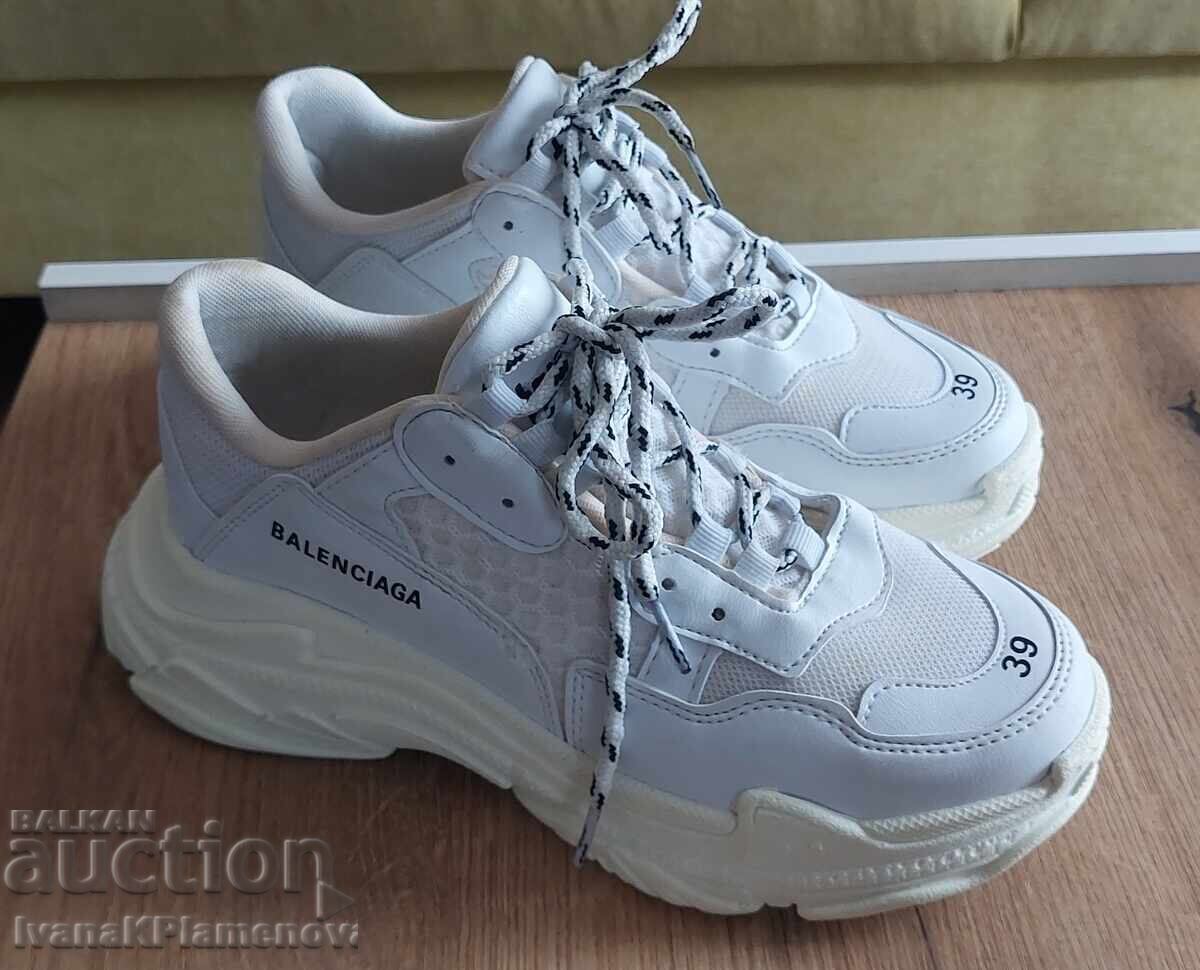 Γυναικεία αθλητικά παπούτσια BALENCIAGA νούμερο 39 σε άριστη κατάσταση με τιμή € 40.00 | 78.23 BGN