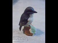 No. 8622 Collectible porcelain bird figurine