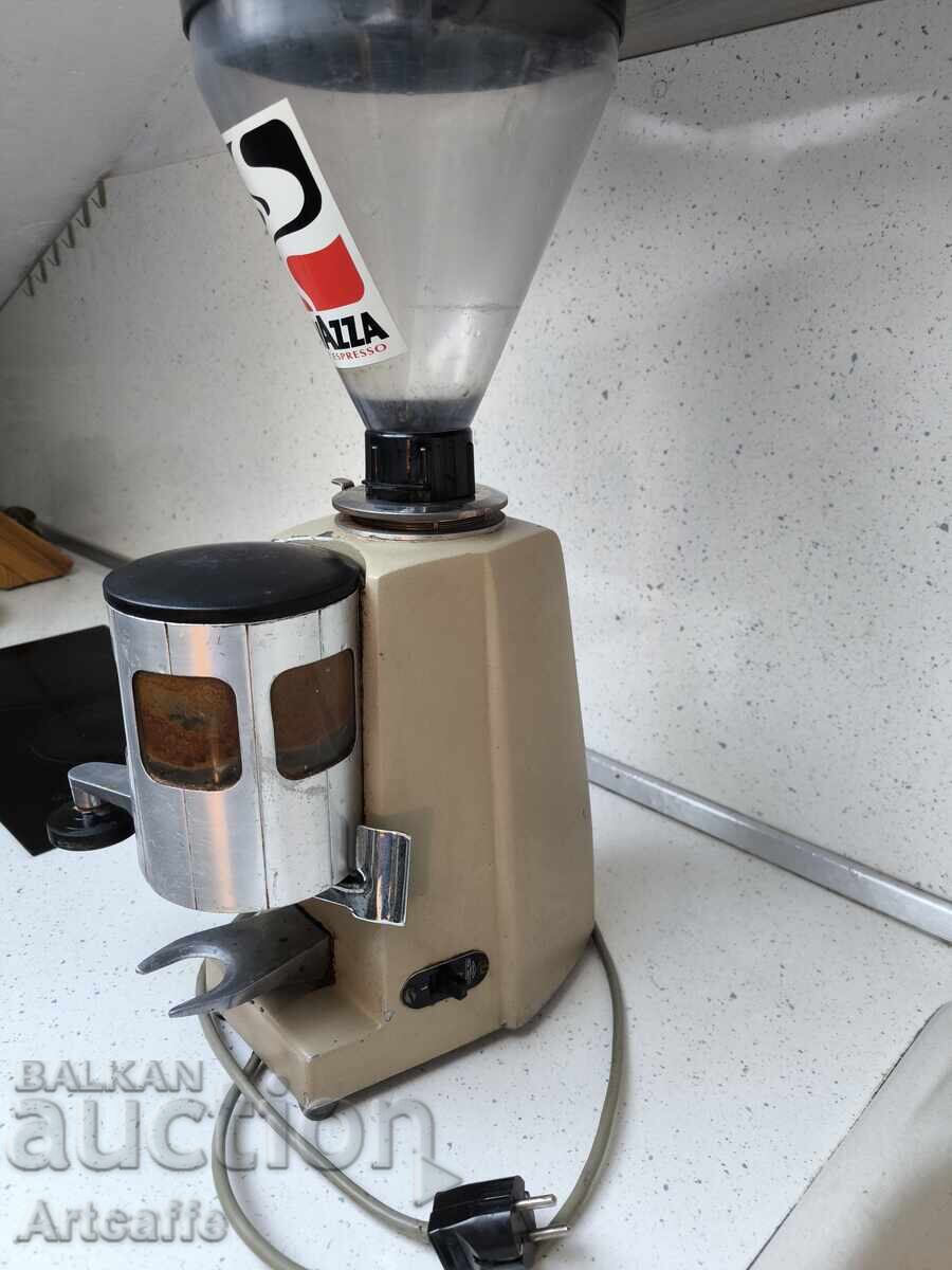 Retro professional coffee grinder Mazzer / Lavazza with price € 1.00 | 1.96 BGN Retro professional coffee grinder Mazzer / Lavazza with price € 1.00 | 1.96 BGN