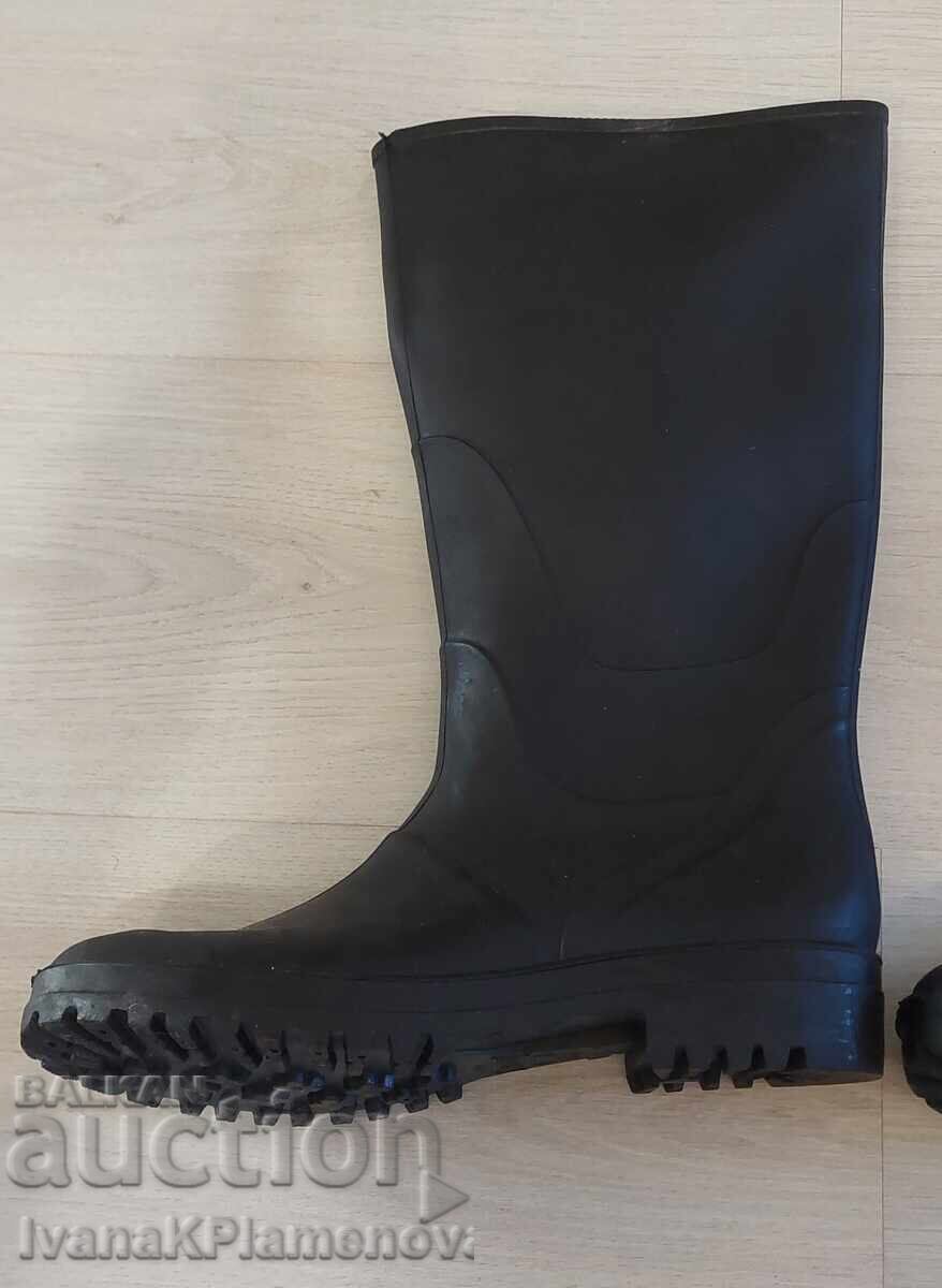 Cizme de cauciuc noi mărimea 45 cu preț € 6.00 | 11.74 BGN