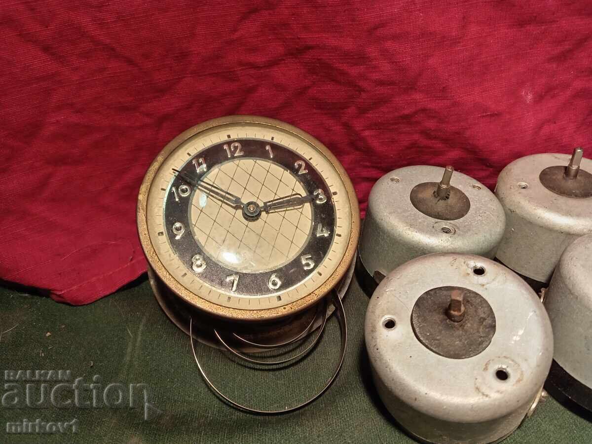 Șase ceasuri de la o mașină sovietică cu preț € 10.00 | 19.56 BGN Șase ceasuri de la o mașină sovietică cu preț € 10.00 | 19.56 BGN