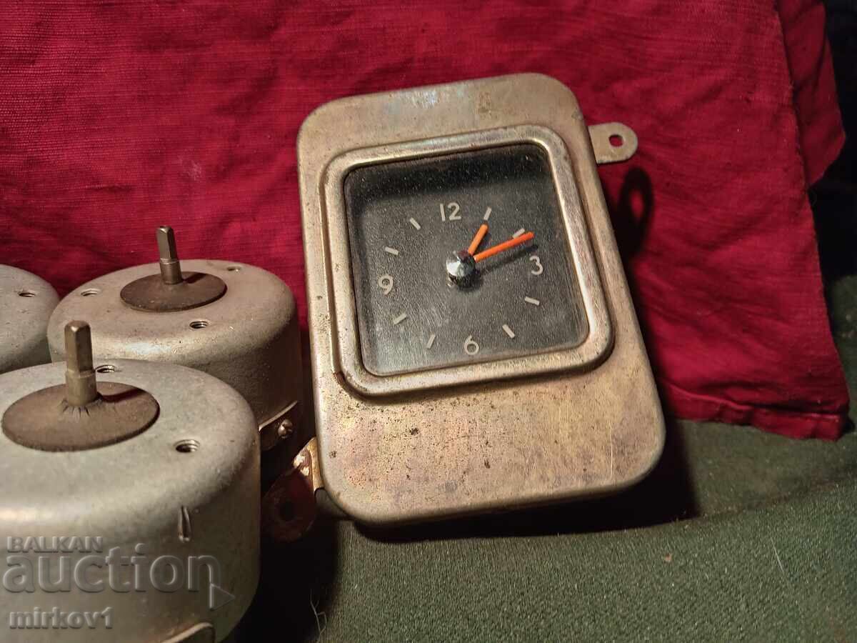 Licitație Șase ceasuri de la o mașină sovietică Licitație Șase ceasuri de la o mașină sovietică