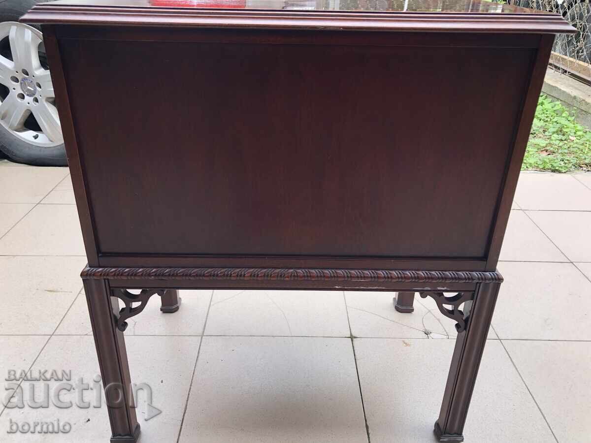 Mahogany bedside table with carving "Councill Chippendale" - 5