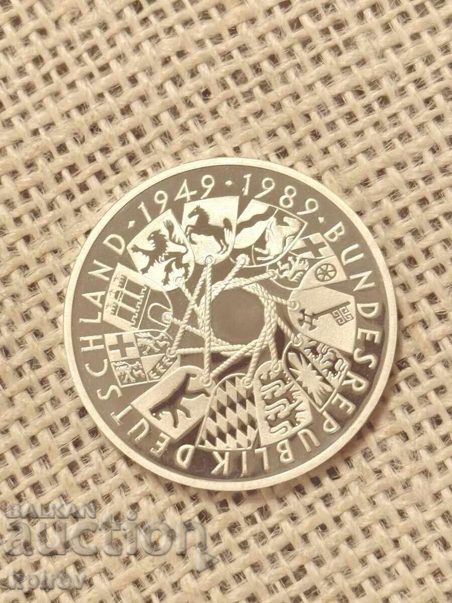 10 марки – ФРГ, 1989 г. (40 години ФРГ, сребро, UNC) с цена € 25.00 | 48.90 лв.