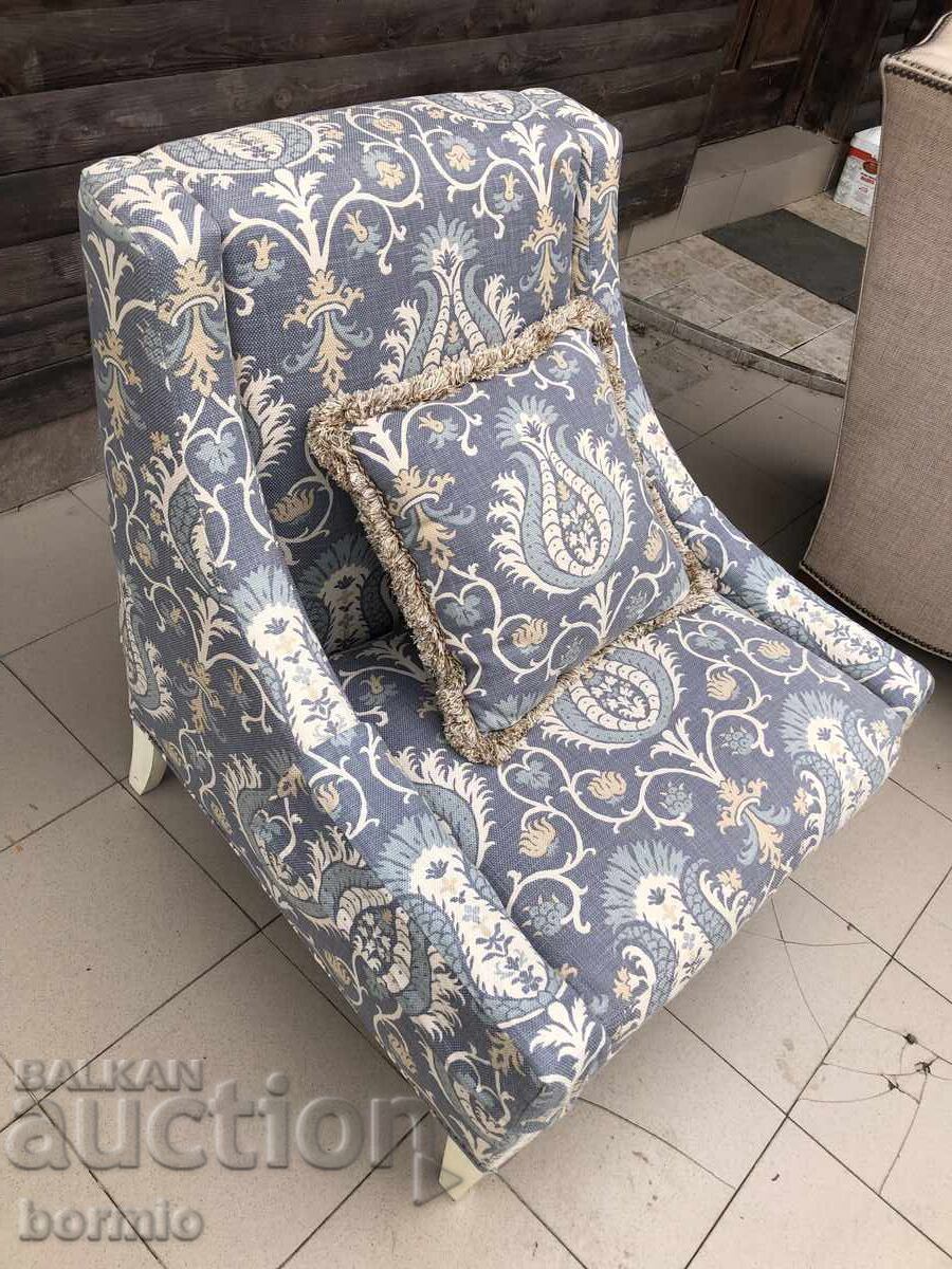 Аукцион фотьойл от "Lillian August" Dudley 32" Wide Armchair