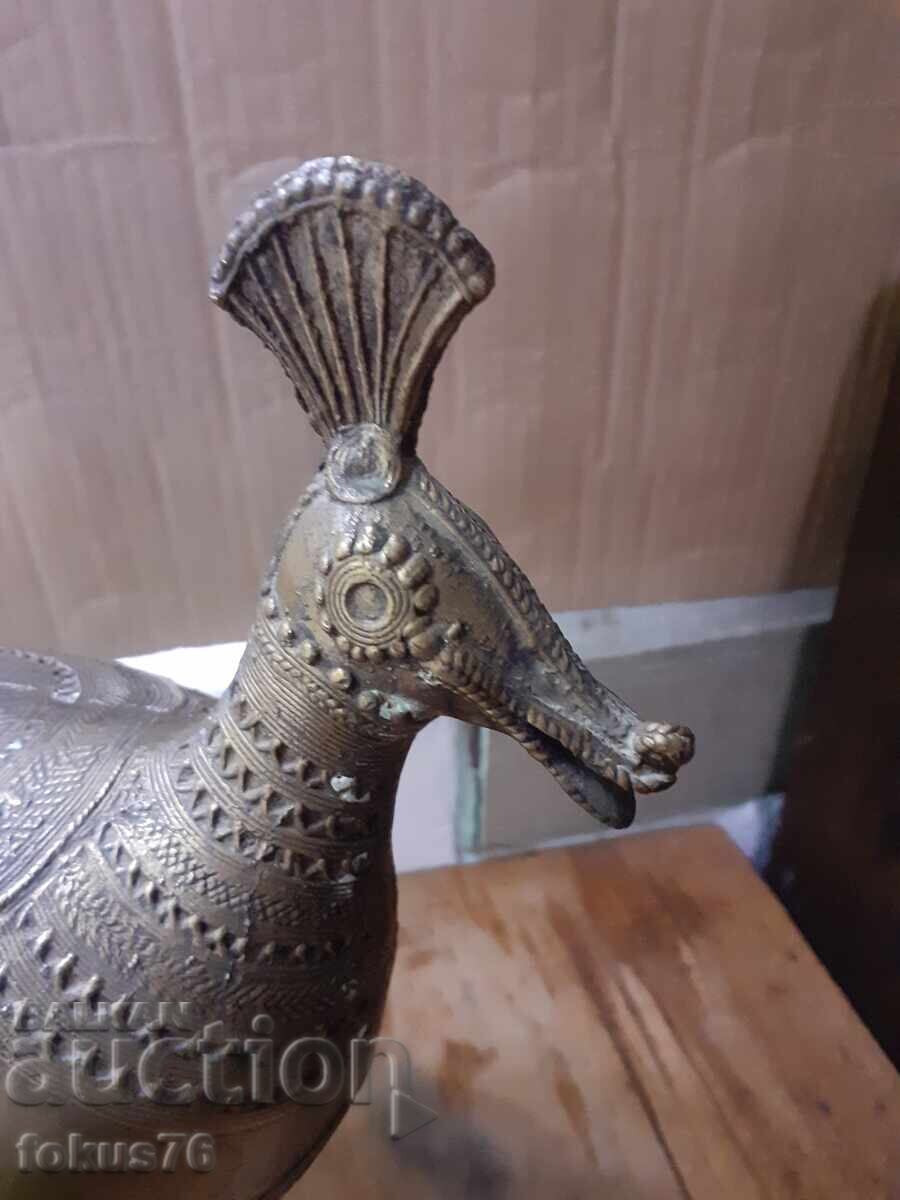 Παράδοση Παλιό ισλαμικό κουτί για τιμαλφή σε σχήμα παγωνιού από μπρούντζο