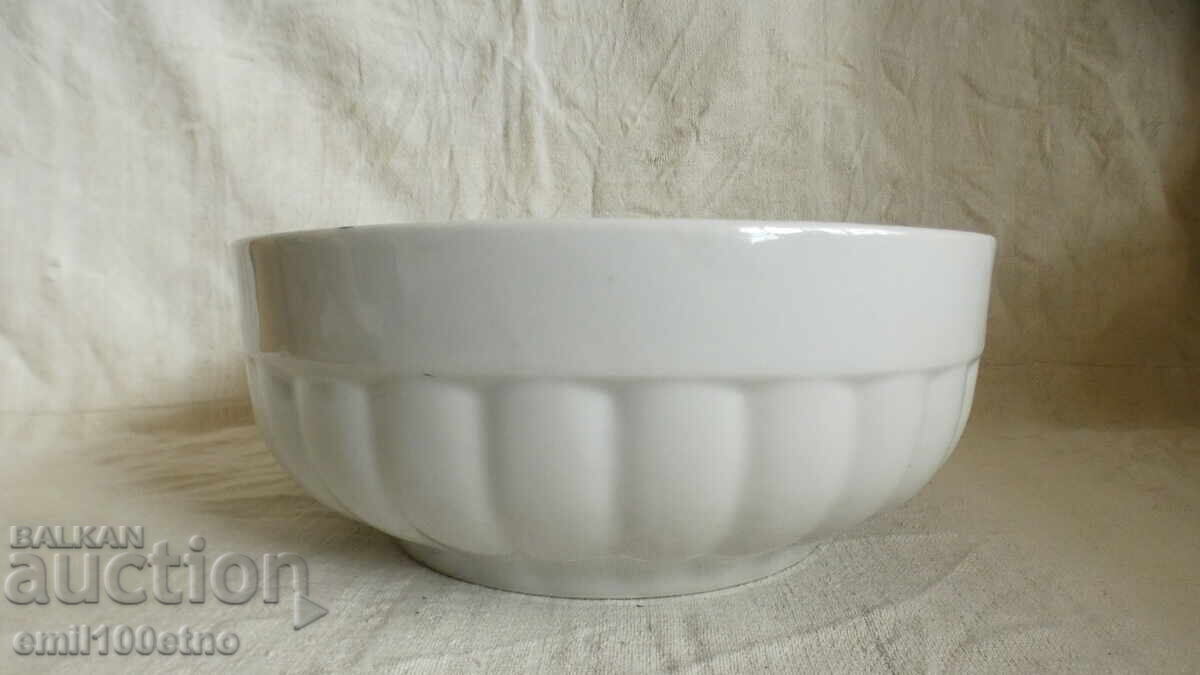 Large Bulgarian porcelain bowl Razvitie Kaleitsa 1954