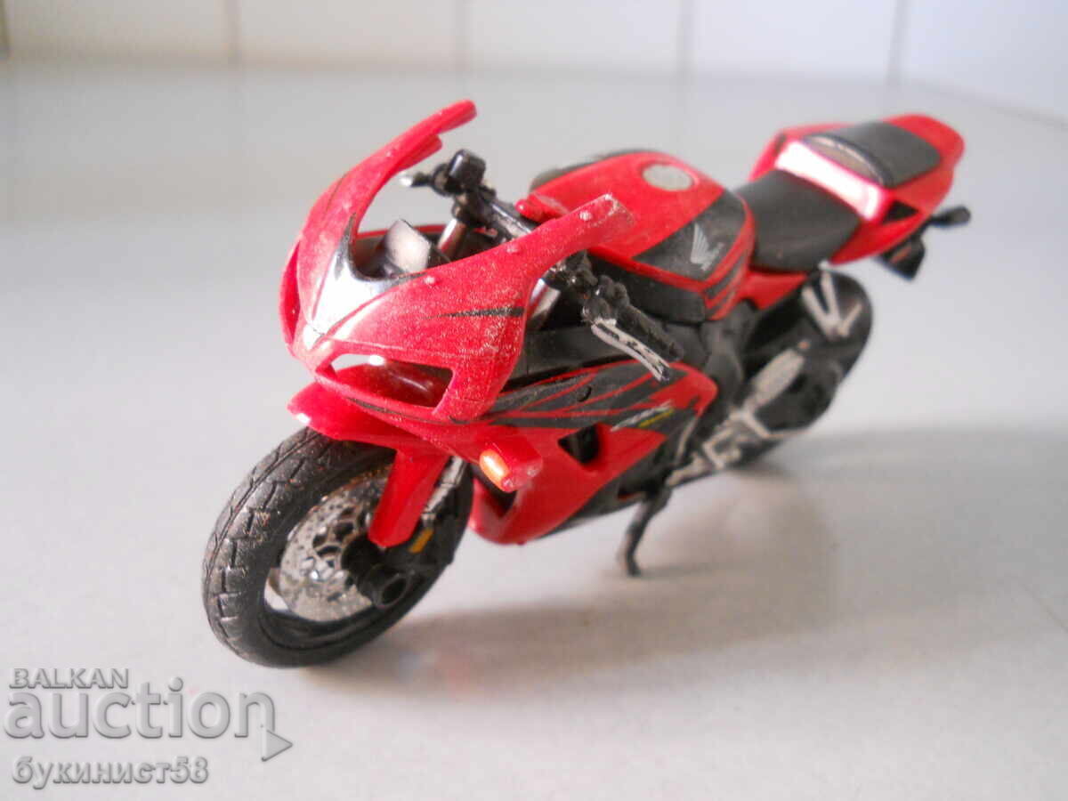 Jucărie motocicletă pentru copii "Welly Honda CBR1000RR Fireblade" cu preț € 7.80 | 15.26 BGN Jucărie motocicletă pentru copii "Welly Honda CBR1000RR Fireblade" cu preț € 7.80 | 15.26 BGN