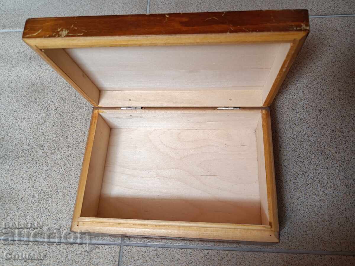 Cutie vintage din lemn Moscova 1972 cu preț € 5.00 | 9.78 BGN