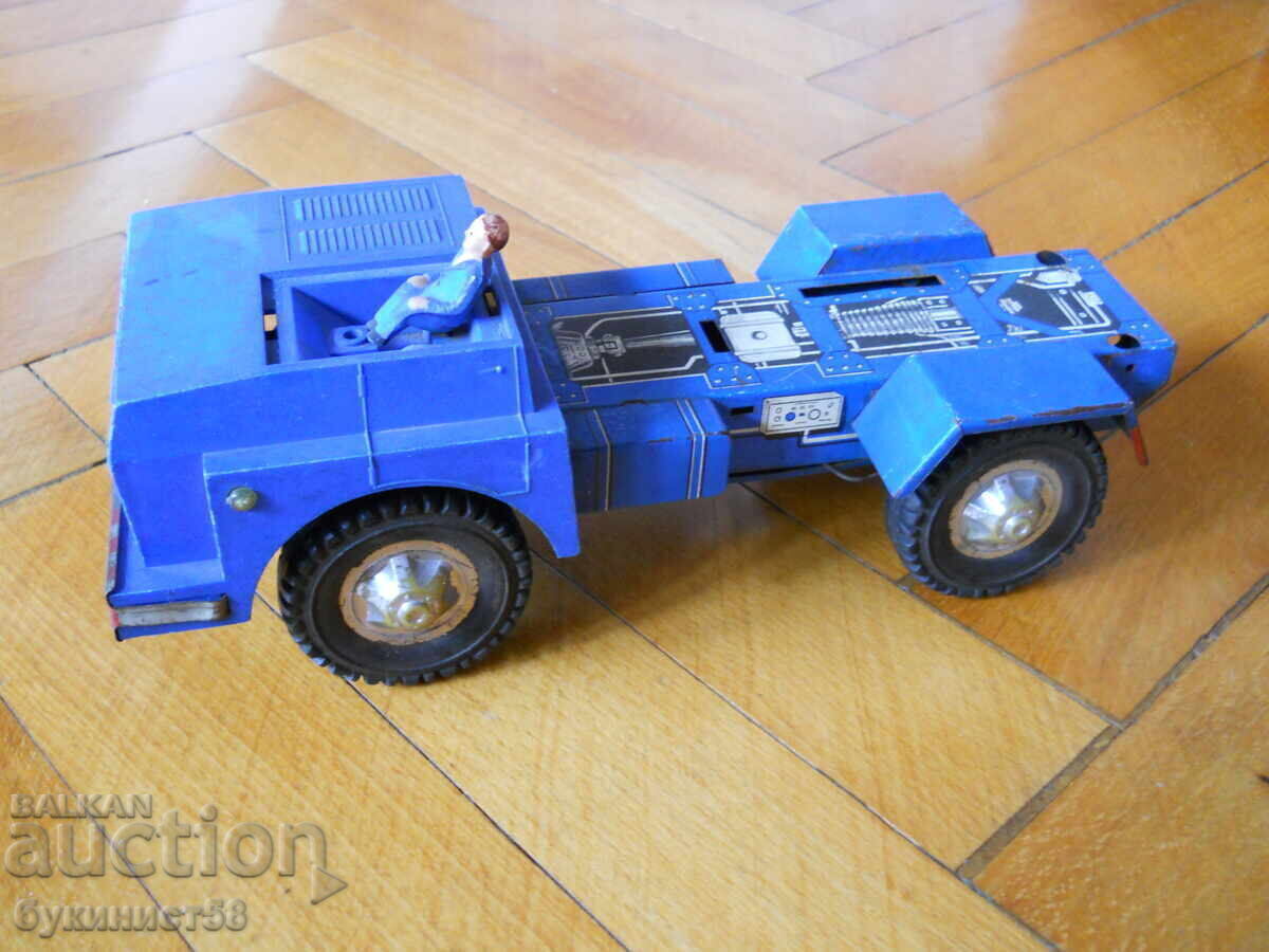 Licitație Tractor de tablă mare "Mammut" Licitație Tractor de tablă mare "Mammut"