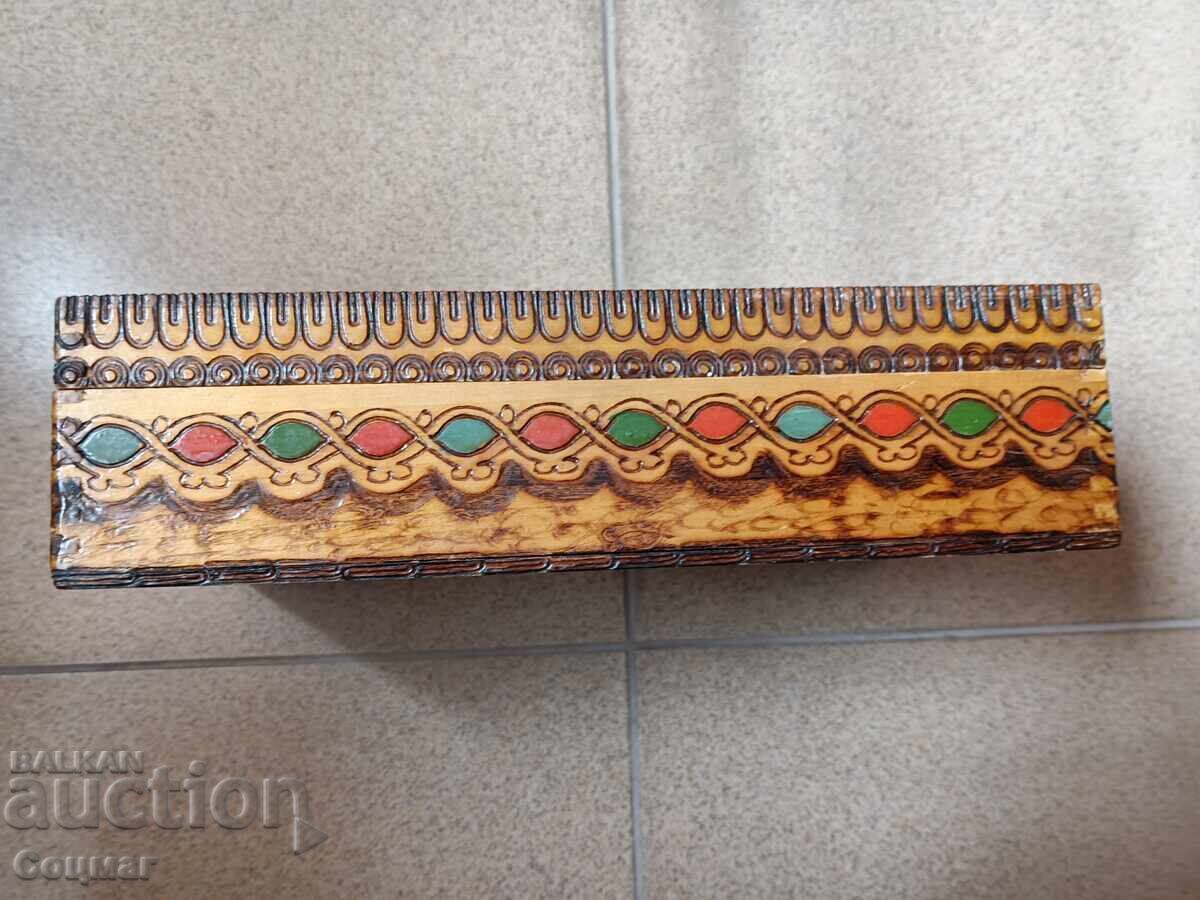 Cutie din lemn vintage pirogravată cu peisaj colorat cu preț € 9.00 | 17.60 BGN