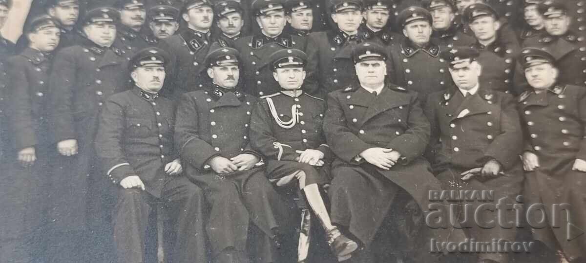 Φωτογραφία Βράτσα Αξιωματικός και σιδηροδρομικοί στην αποβάθρα του σταθμού με τιμή € 5.38 | 10.52 BGN
