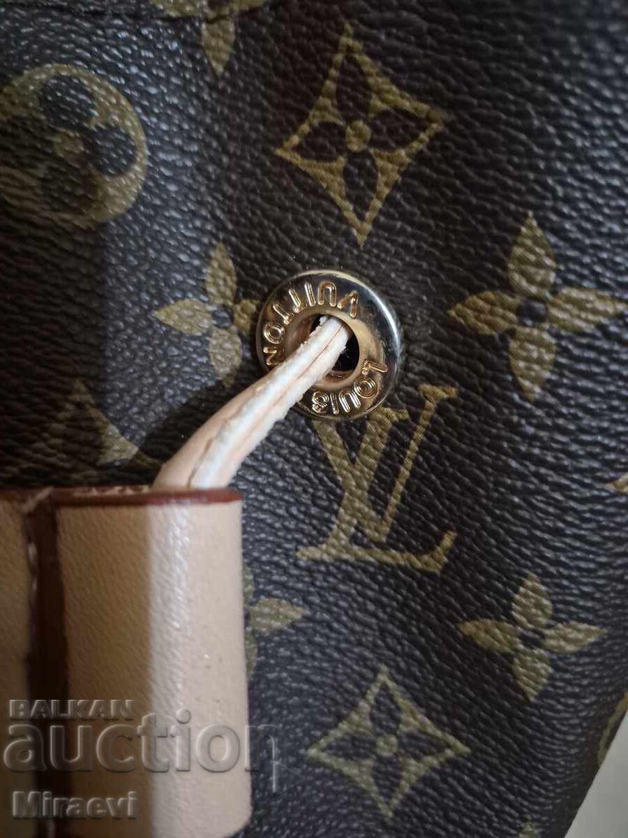 Чанта за рамо Louis Vuitton с цена € 80.00 | 156.47 лв.
