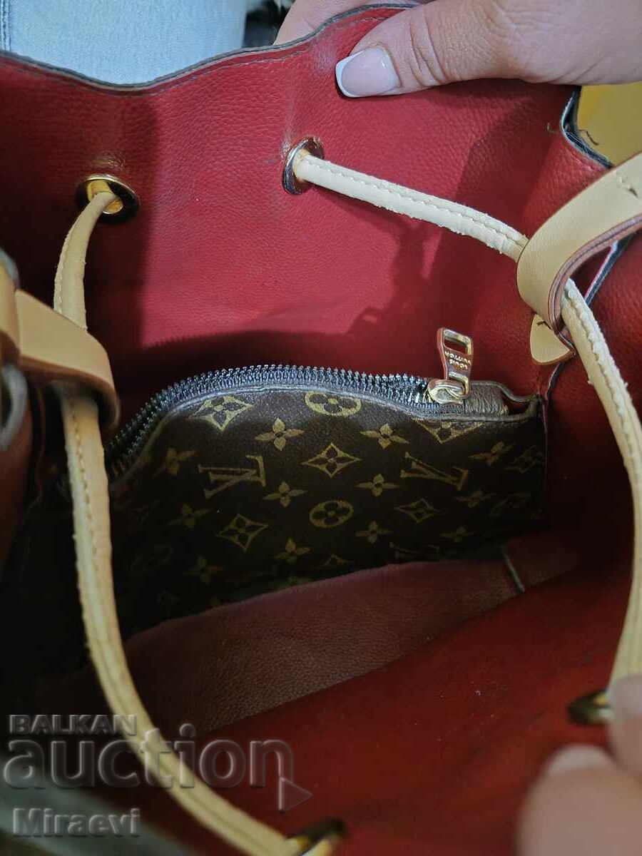 Аукцион Чанта за рамо Louis Vuitton