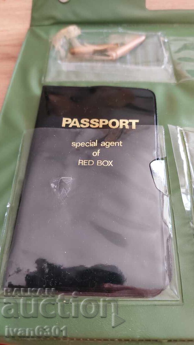 Auction  Vintage James Bond briefcase