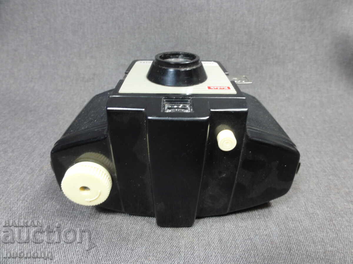 Livrarea APARAT FOTO RETRO PE FILM KODAK BROWNIE CRESTA
