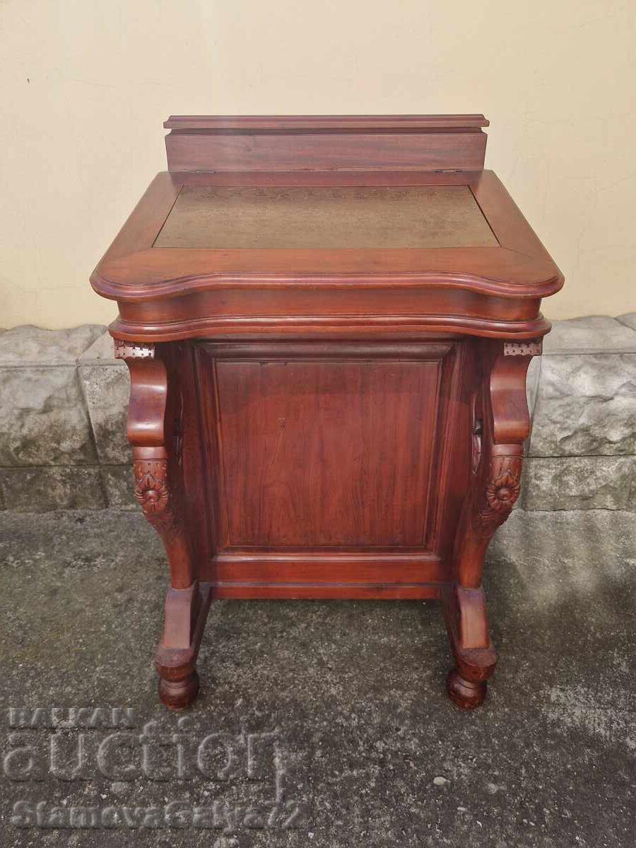 Vechi birou englezesc antic unic cu preț € 344.00 | 672.81 BGN