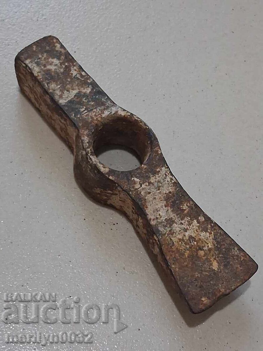 Ciocan de tâmplar, unealtă de zidar, primitiv Ciocan de tâmplar, unealtă de zidar, primitiv