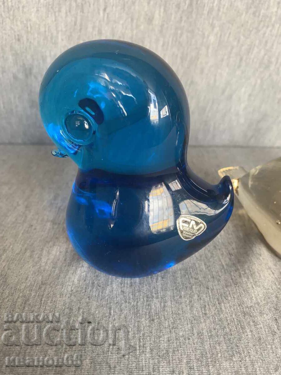 figurină colorată din sticlă