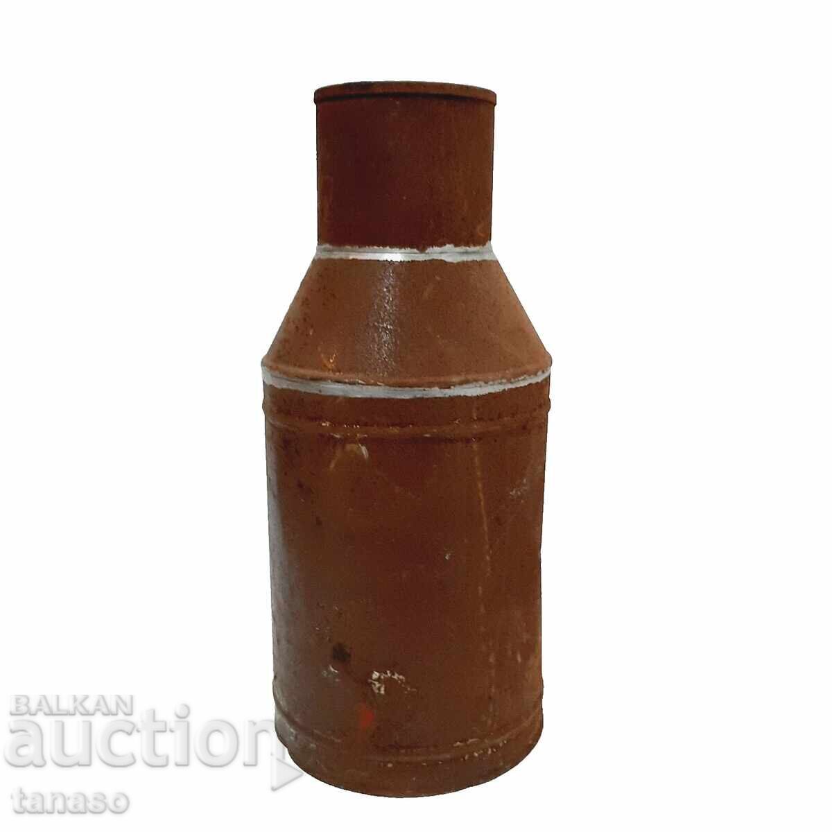 Găleată vintage din tablă pentru lapte, folosită, decor rustic cu preț € 15.00 | 29.34 BGN