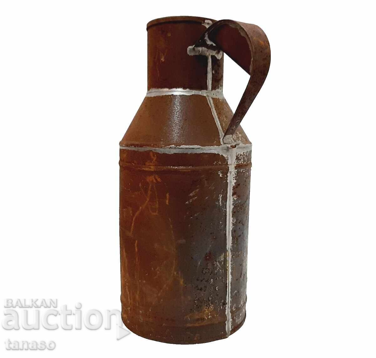 Livrarea Găleată vintage din tablă pentru lapte, folosită, decor rustic