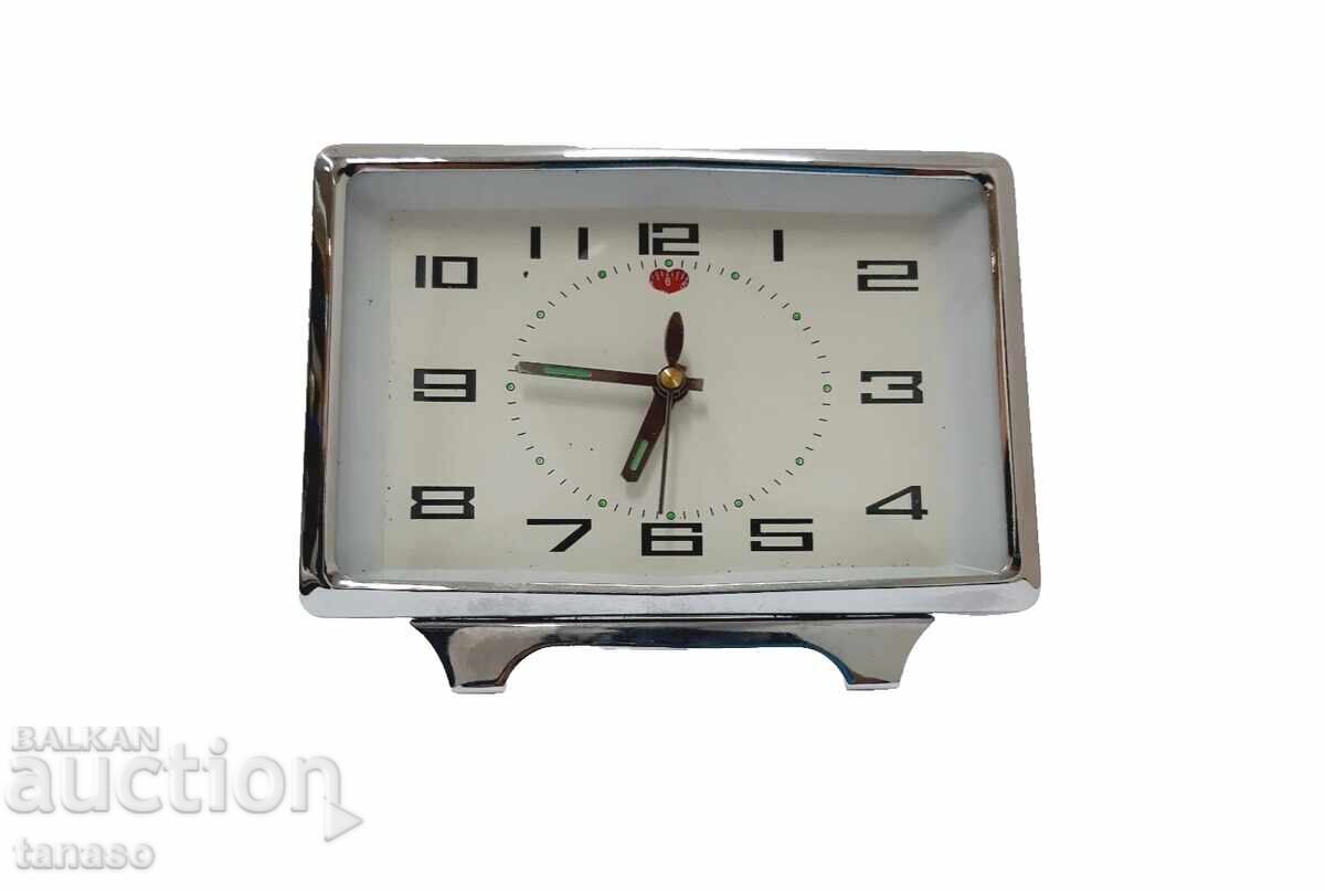 Ceas deșteptător retro Shanghai utilizat, carcasă metalică 15×11×4 cu preț € 24.00 | 46.94 BGN