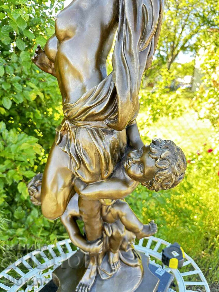 Livrarea Sculptură mare din bronz „Mamă cu copii” – operă de autor