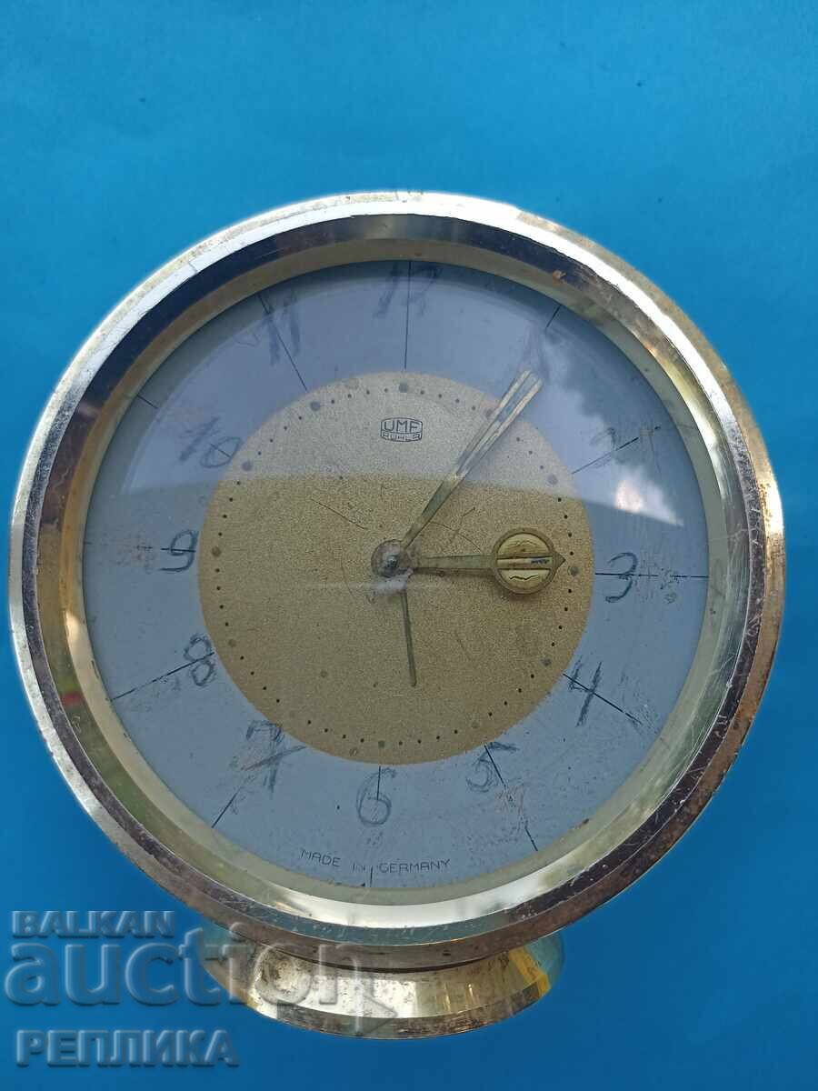 Ceas deșteptător de masă