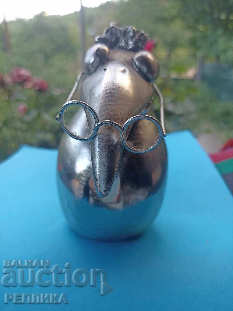O figurină cu preț € 15.00 | 29.34 BGN O figurină cu preț € 15.00 | 29.34 BGN