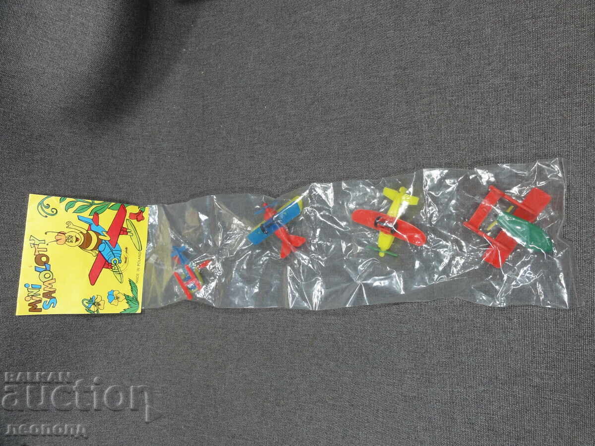 JUCĂRIE RETRO VECHE DIN PERIOADA SOCIALISTĂ AVIOANE MINI SAMOLOTY POLONIA PRL cu preț € 10.00 | 19.56 BGN