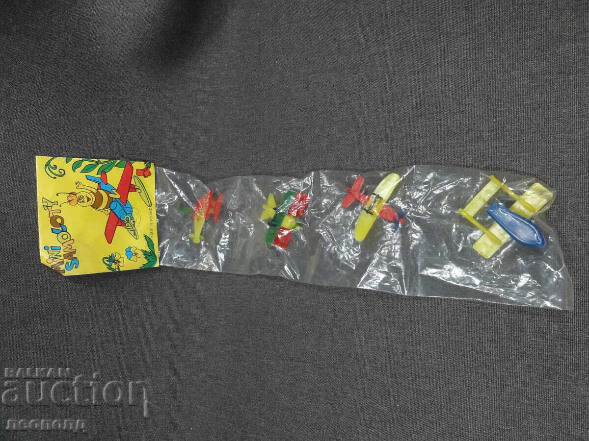 JUCĂRIE RETRO VECHE DIN PERIOADA SOCIALISTĂ AVIOANE MINI SAMOLOTY POLONIA PRL cu preț € 10.00 | 19.56 BGN