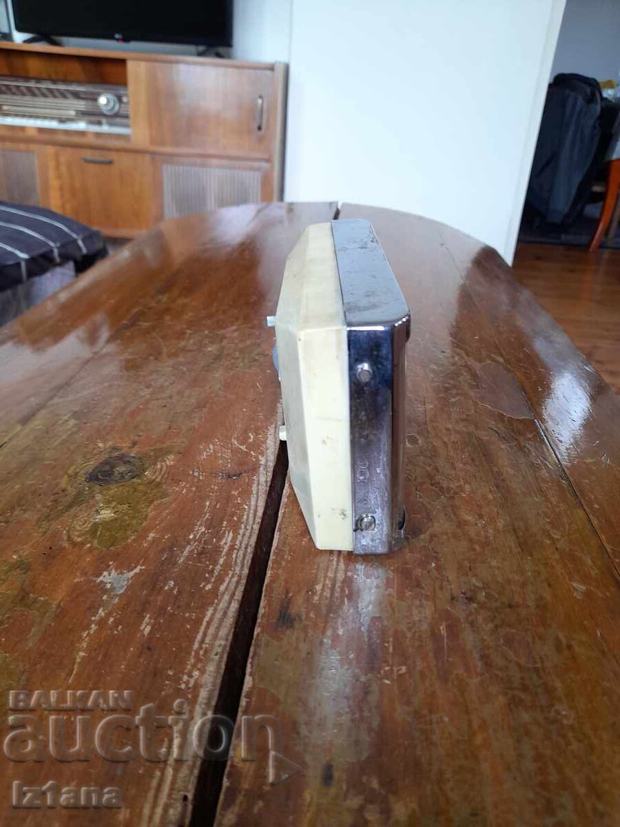 Livrarea Ceas de masă vechi, cu alarmă Hero