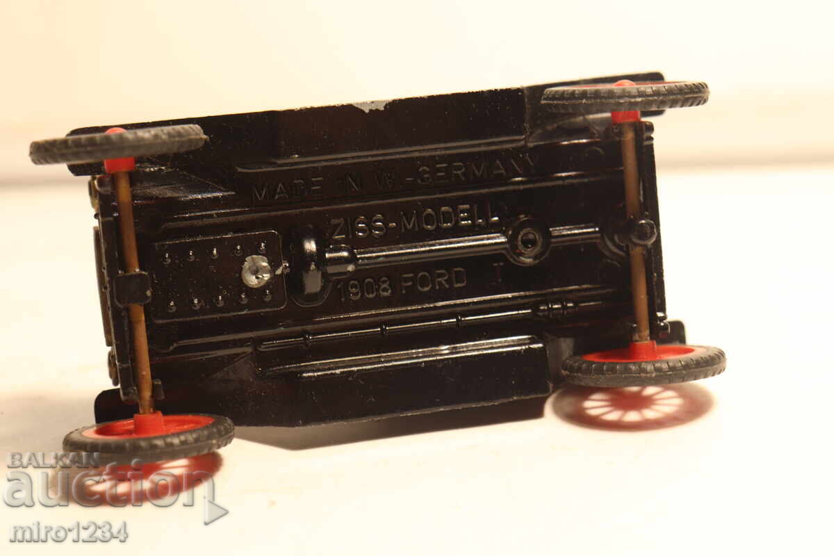 MODEL AUTO FORD 1/43 ZISS JUCĂRIE MODEL RETRO - 6 MODEL AUTO FORD 1/43 ZISS JUCĂRIE MODEL RETRO - 6
