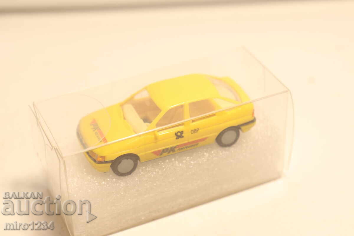 H0  1/87  PRALINE  FORD ESCORT   КОЛИЧКА    МОДЕЛ - 5