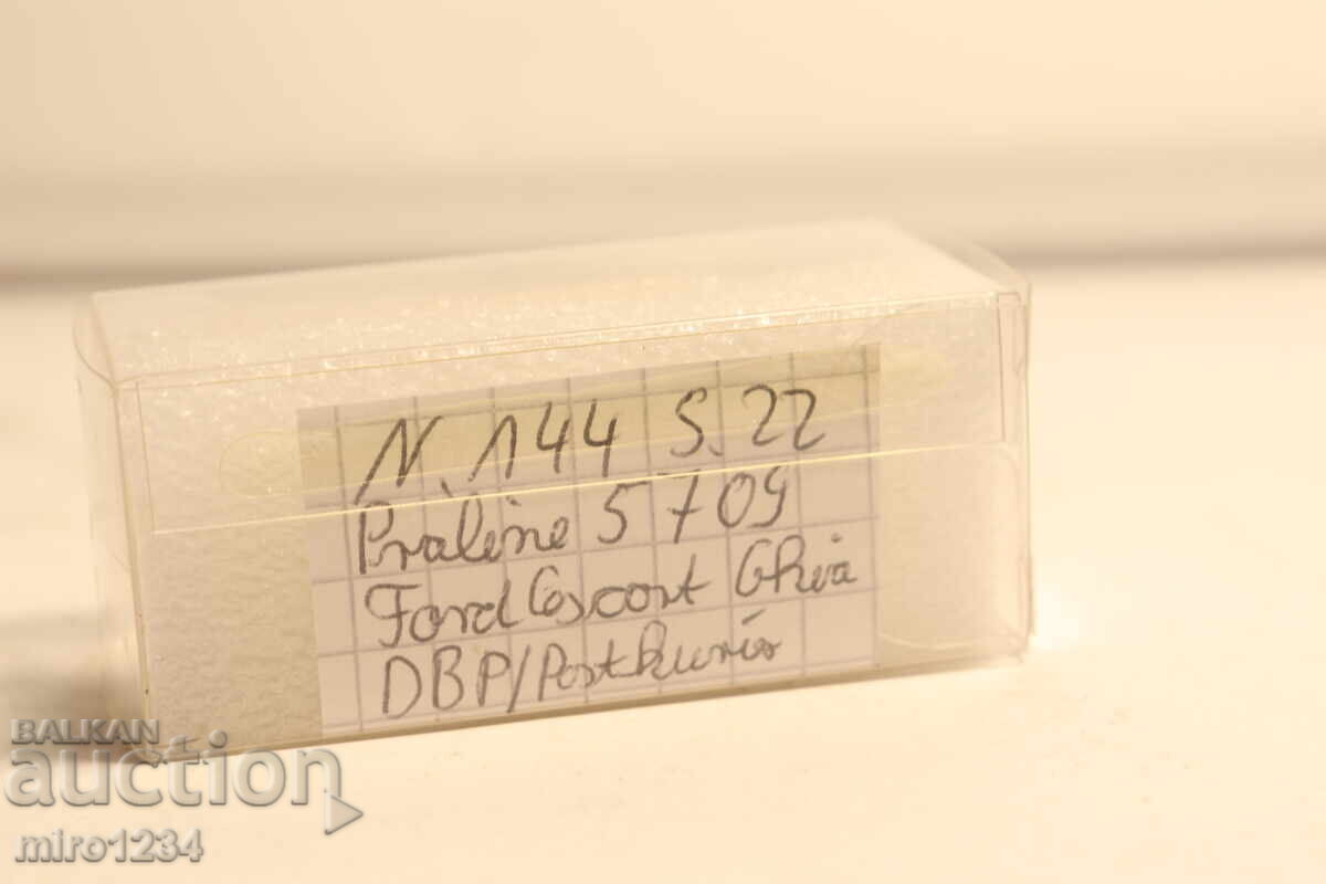 H0  1/87  PRALINE  FORD ESCORT   КОЛИЧКА    МОДЕЛ - 6