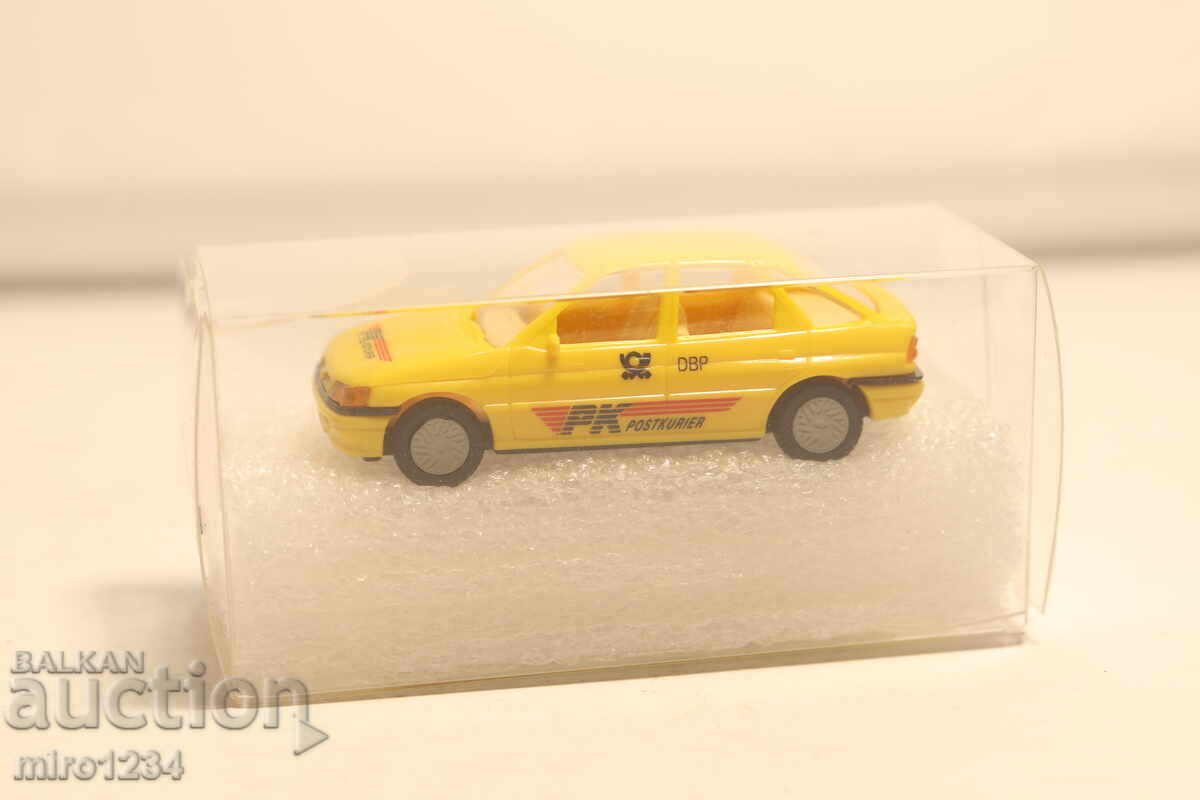 H0  1/87  PRALINE  FORD ESCORT   КОЛИЧКА    МОДЕЛ