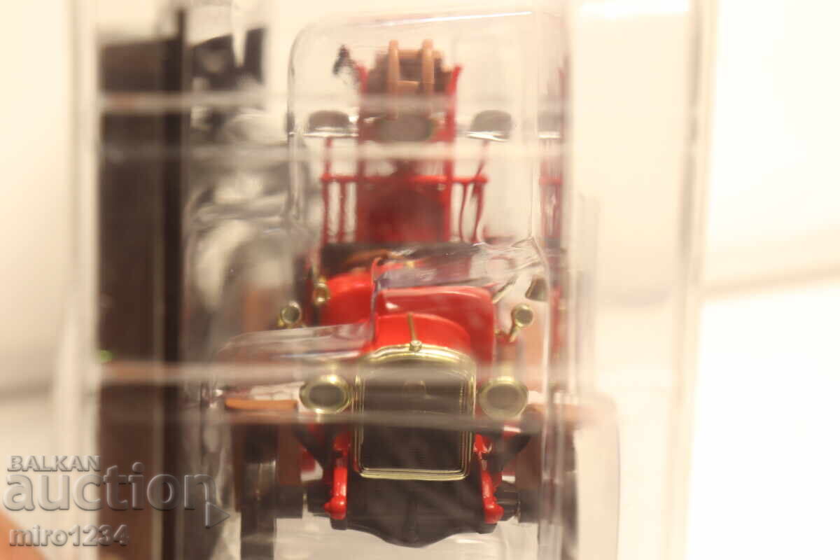 Delivery of 1/43 FIRE TRUCK TOY CAR RETRO MODEL Delivery of 1/43 FIRE TRUCK TOY CAR RETRO MODEL