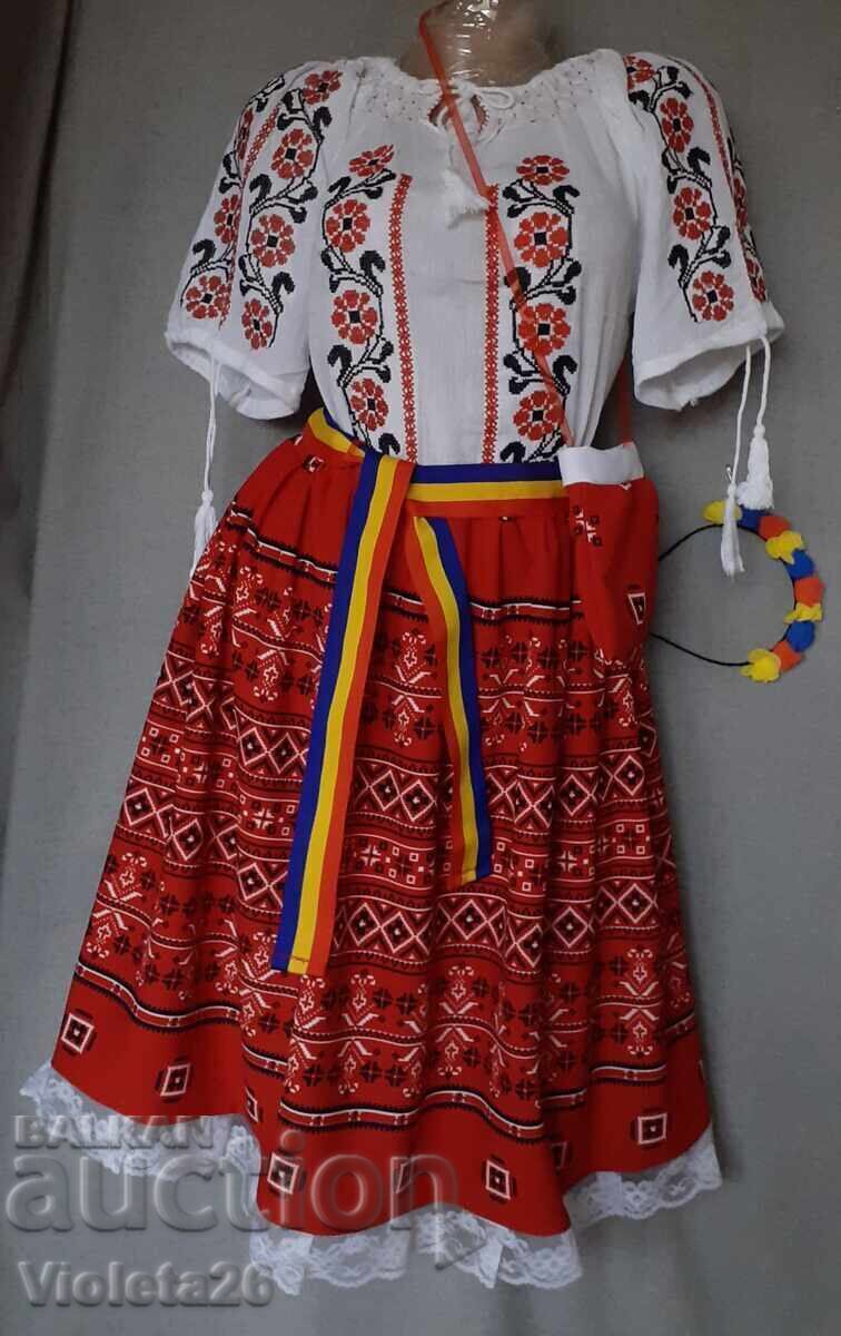 Народна носия за възрастни, размери L, XL и 2XL, 295 леи с цена € 60.00 | 117.35 лв.