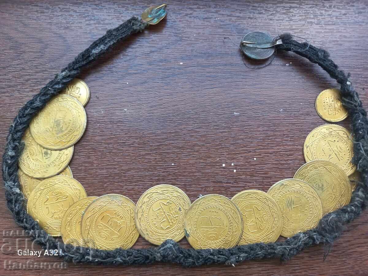 VECHE BIJUTERIE FEMININĂ DE EPOCĂ DIN AUR, TREPKA, PENDARI, PORT TRADIȚIONAL cu preț € 200.00 | 391.17 BGN VECHE BIJUTERIE FEMININĂ DE EPOCĂ DIN AUR, TREPKA, PENDARI, PORT TRADIȚIONAL cu preț € 200.00 | 391.17 BGN